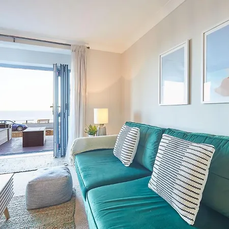 Host & - 'salty' Seaview