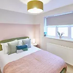 Host & - 'salty' Seaview