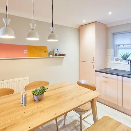 Host & - 'salty' Seaview *