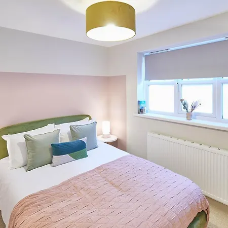 Host & - 'salty' Seaview