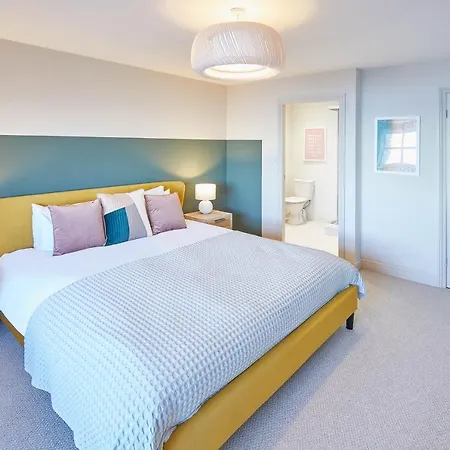 Host & - 'salty' Seaview בית נופש